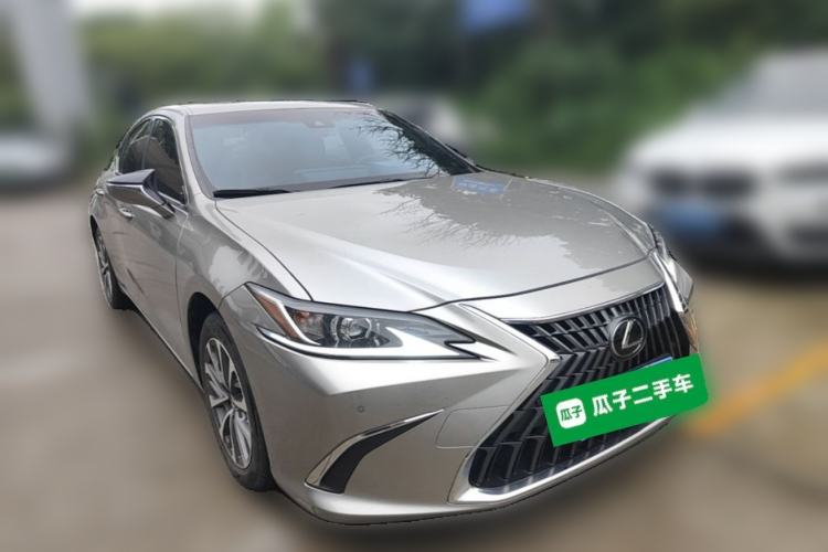 Used Lexus ES 2022 200 Excellence Edition Front Right 45 Deg