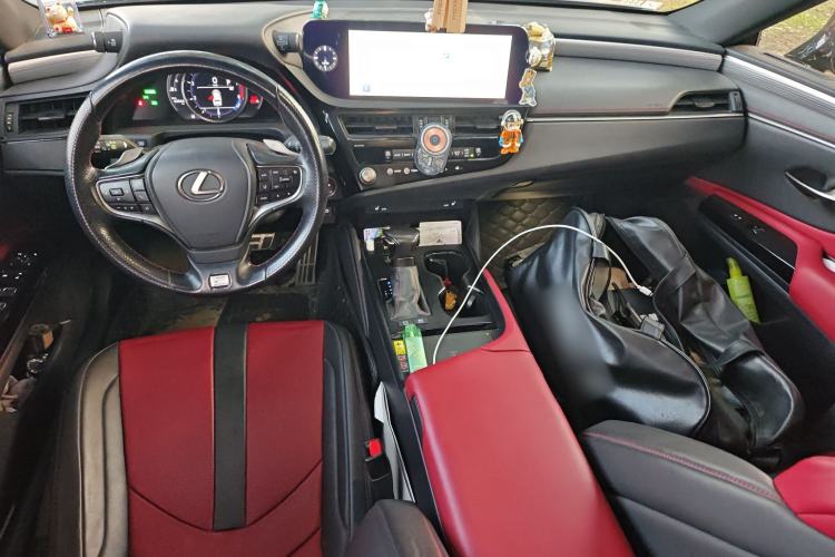 Used Lexus ES 2022 300h F SPORT Interior 2