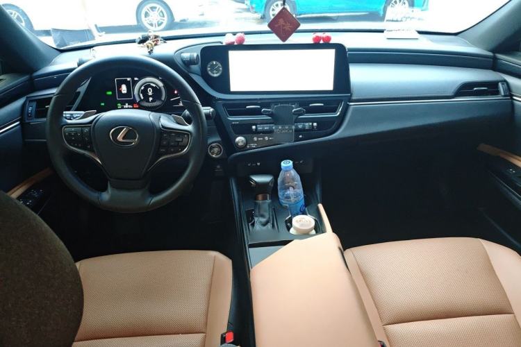 Used Lexus ES 2022 300h Excellence Edition Interior 2