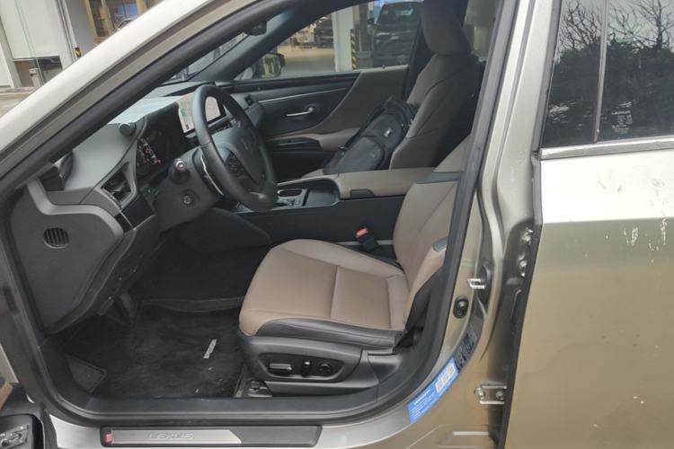 Used Lexus ES 2022 200 Excellence Edition Left Front Seat