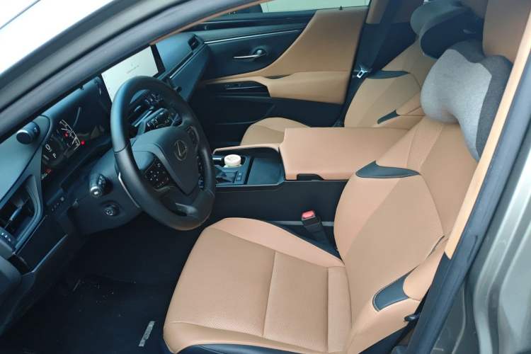 Used Lexus ES 2022 300h Excellence Edition Left Front Seat