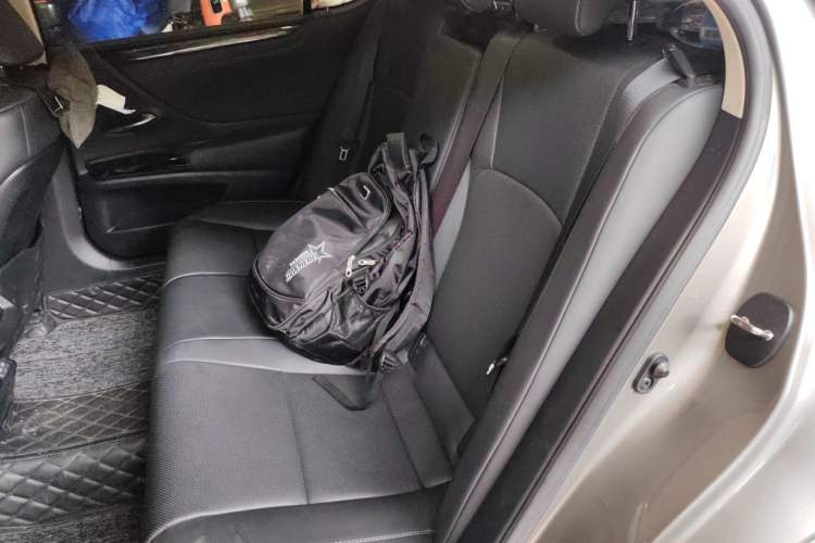 Used Lexus ES 2022 200 Luxury Edition Left Rear Seat