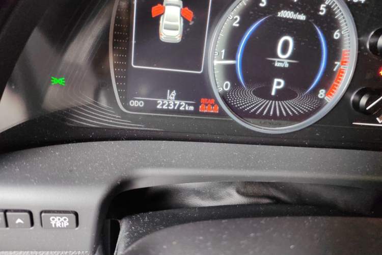 Used Lexus ES 2022 200 Luxury Edition Odometer Close Up