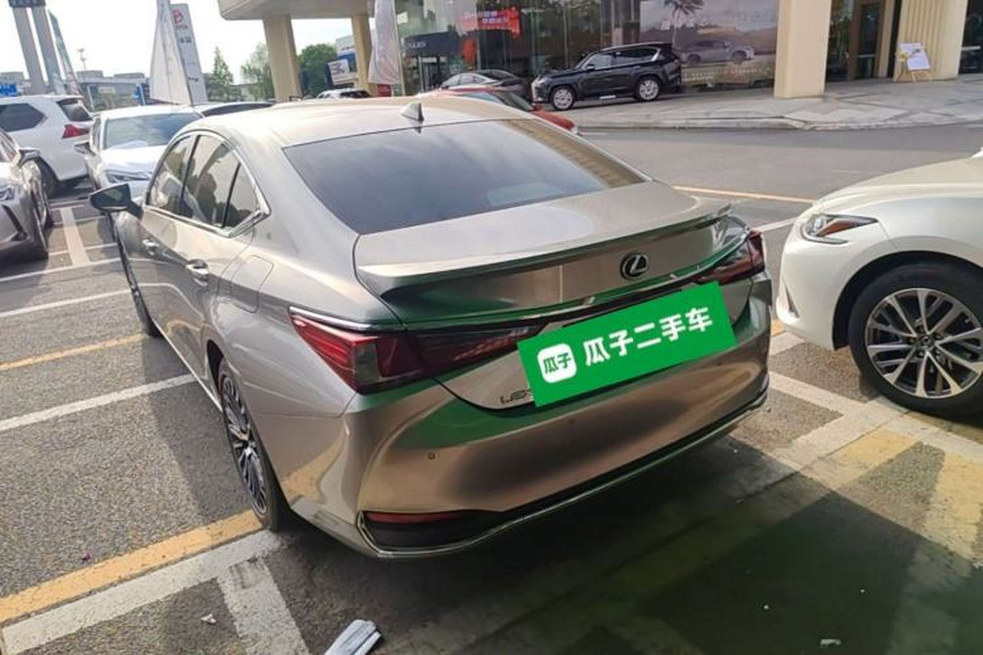 Used Lexus ES 2022 300h Deluxe Edition Rear Left 45 Deg