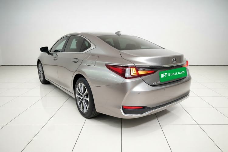 Used Lexus ES 2022 200 Luxury Edition Rear Left 45 Deg