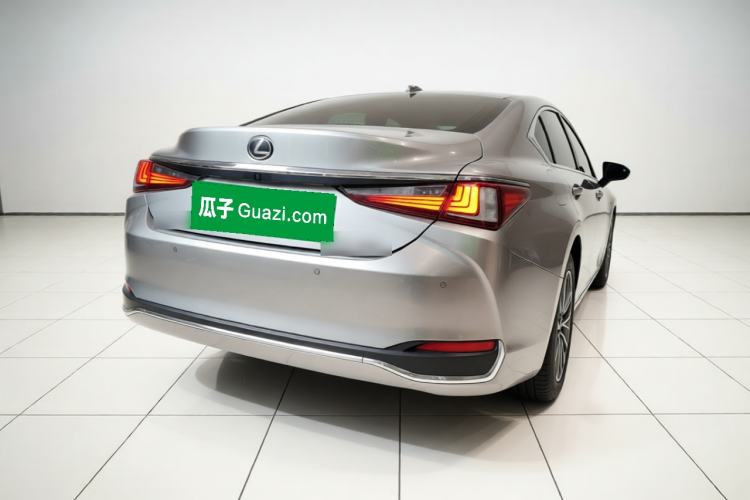 Used Lexus ES 2022 200 Luxury Edition Rear Right 45 Deg