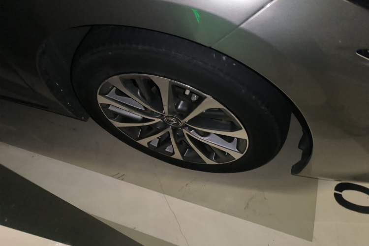 Used Lexus ES 2022 300h Excellence Edition Right Front Wheel Hub