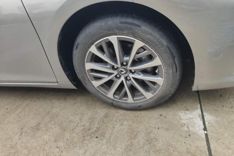 Used Lexus ES 2022 200 Excellence Edition Right Front Wheel Hub