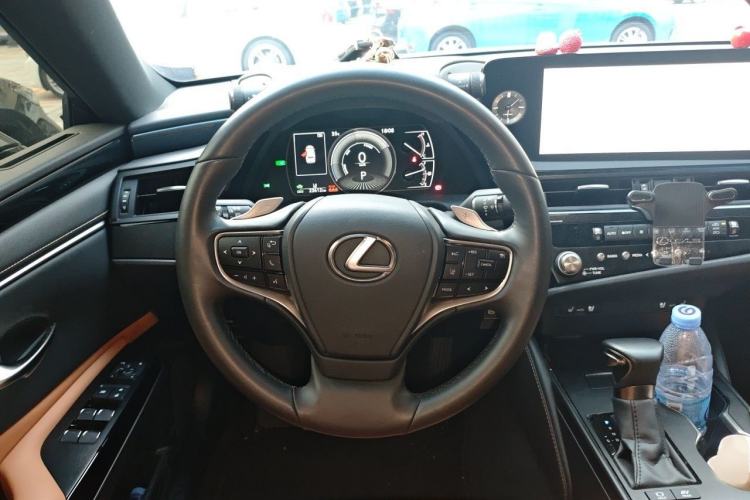 Used Lexus ES 2022 300h Excellence Edition Steering Wheel