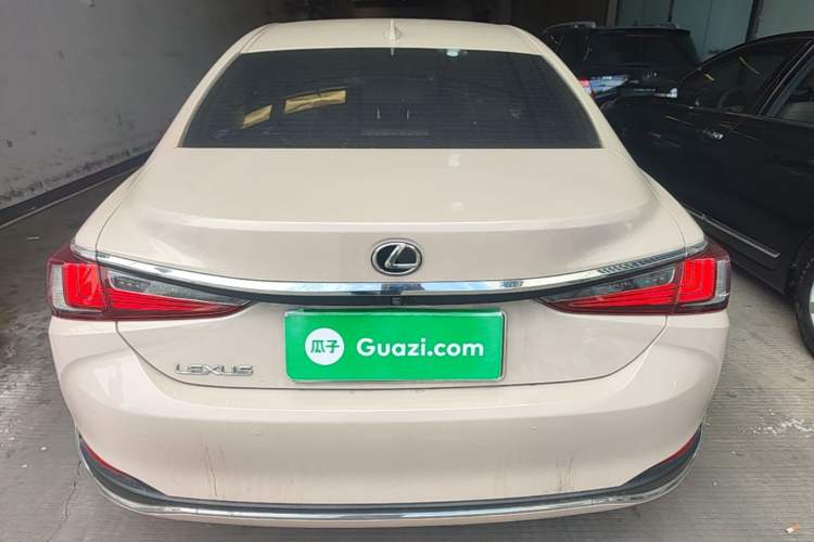 Used Lexus ES 2022 200 Excellence Edition Rear