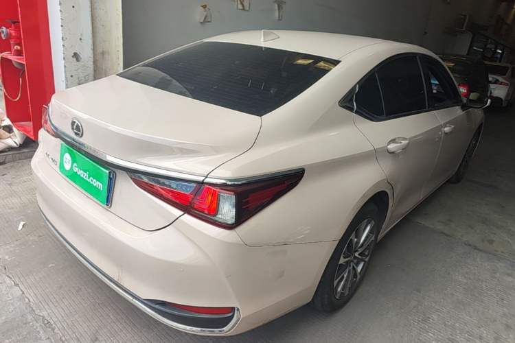 Used Lexus ES 2022 200 Excellence Edition Rear Right 45 Deg