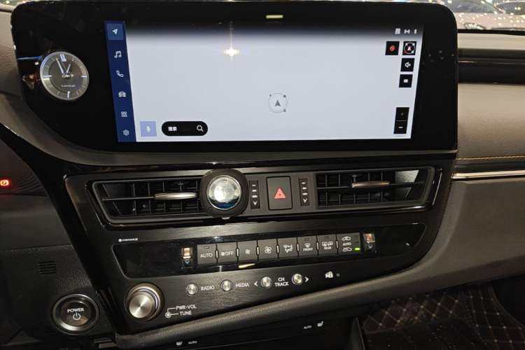 Used Lexus ES 2022 300h Excellence Edition Audio And AC Panel