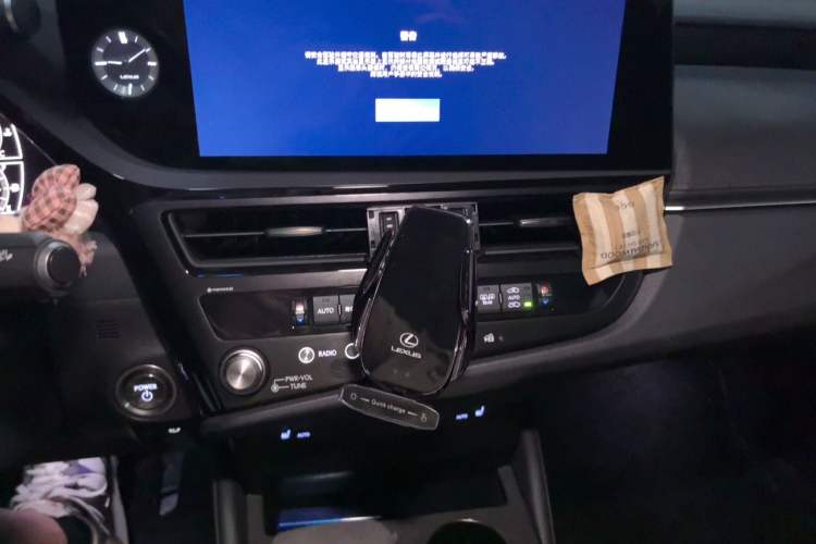 Used Lexus ES 2022 300h Excellence Edition Audio And AC Panel
