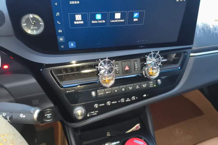 Used Lexus ES 2022 300h Excellence Edition Audio And AC Panel