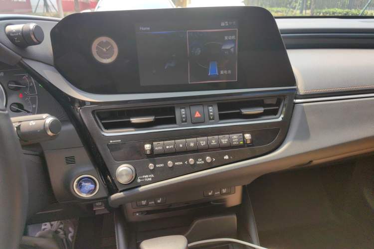 Used Lexus ES 2022 300h Deluxe Edition Audio And AC Panel
