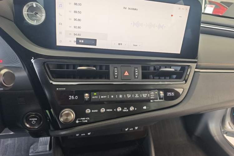 Used Lexus ES 2022 300h Deluxe Edition Audio And AC Panel