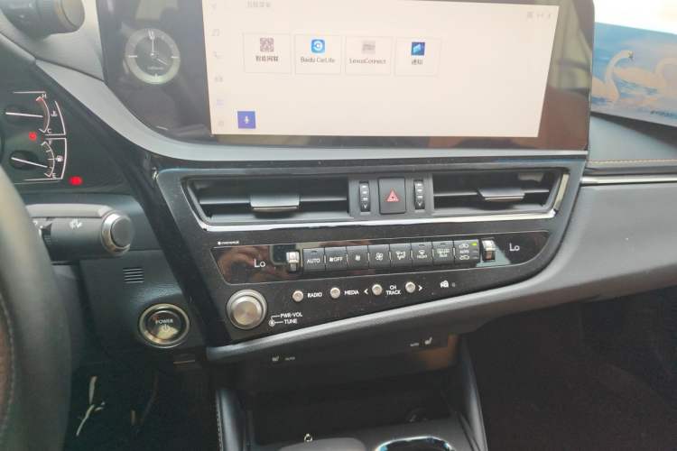 Used Lexus ES 2022 300h Excellence Edition Audio And AC Panel