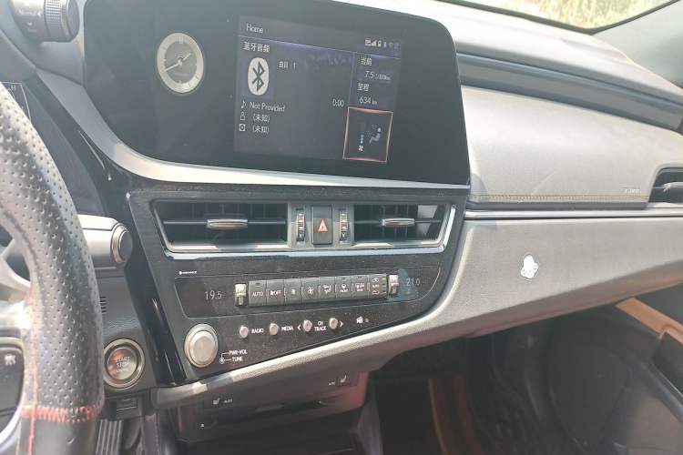 Used Lexus ES 2022 200 Excellence Edition Audio And AC Panel