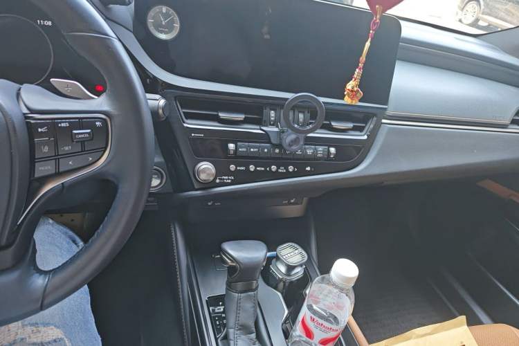 Used Lexus ES 2022 300h Excellence Edition Audio And AC Panel