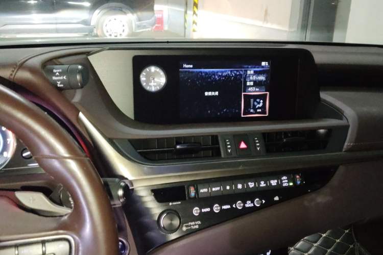 Used Lexus ES 2022 300h Excellence Edition Audio And AC Panel