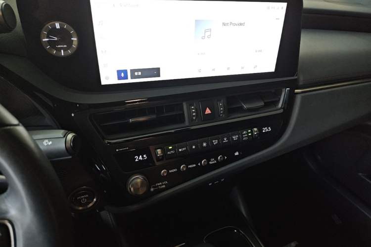 Used Lexus ES 2022 300h Silver Glow Limited Edition Audio And AC Panel