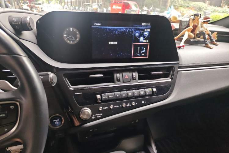 Used Lexus ES 2022 300h Excellence Edition Audio And AC Panel