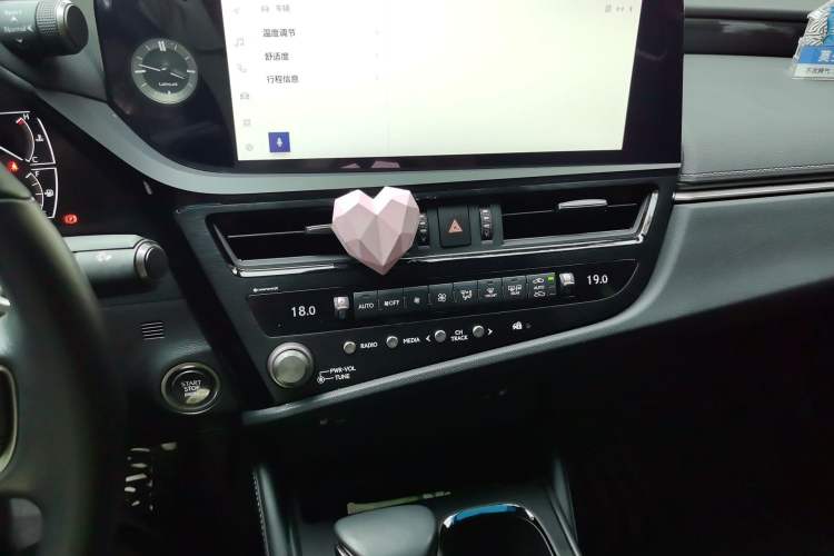 Used Lexus ES 2022 200 Excellence Edition Audio And AC Panel