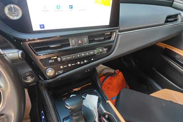 Used Lexus ES 2022 200 Excellence Edition Audio And AC Panel