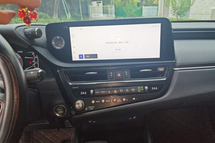 Used Lexus ES 2022 300h Excellence Edition Audio And AC Panel