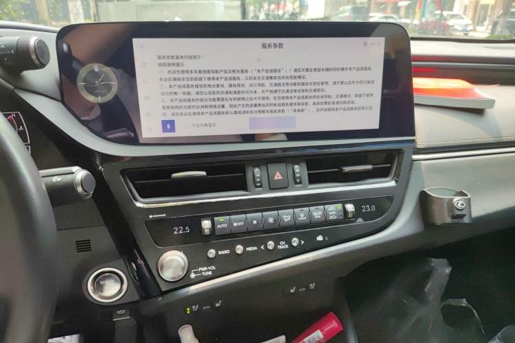 Used Lexus ES 2022 300h Deluxe Edition Audio And AC Panel