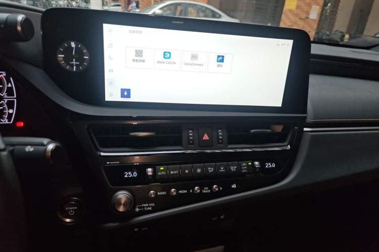 Used Lexus ES 2022 300h Excellence Edition Audio And AC Panel