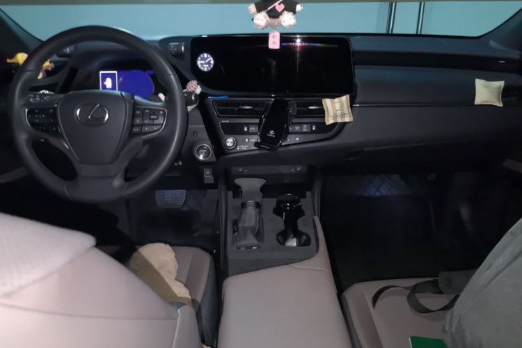 Used Lexus ES 2022 300h Excellence Edition Center Console