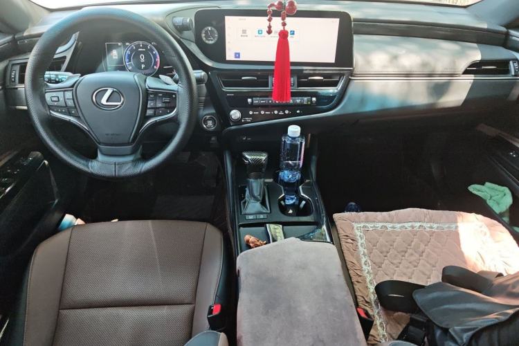 Used Lexus ES 2022 260 Excellence Edition Center Console