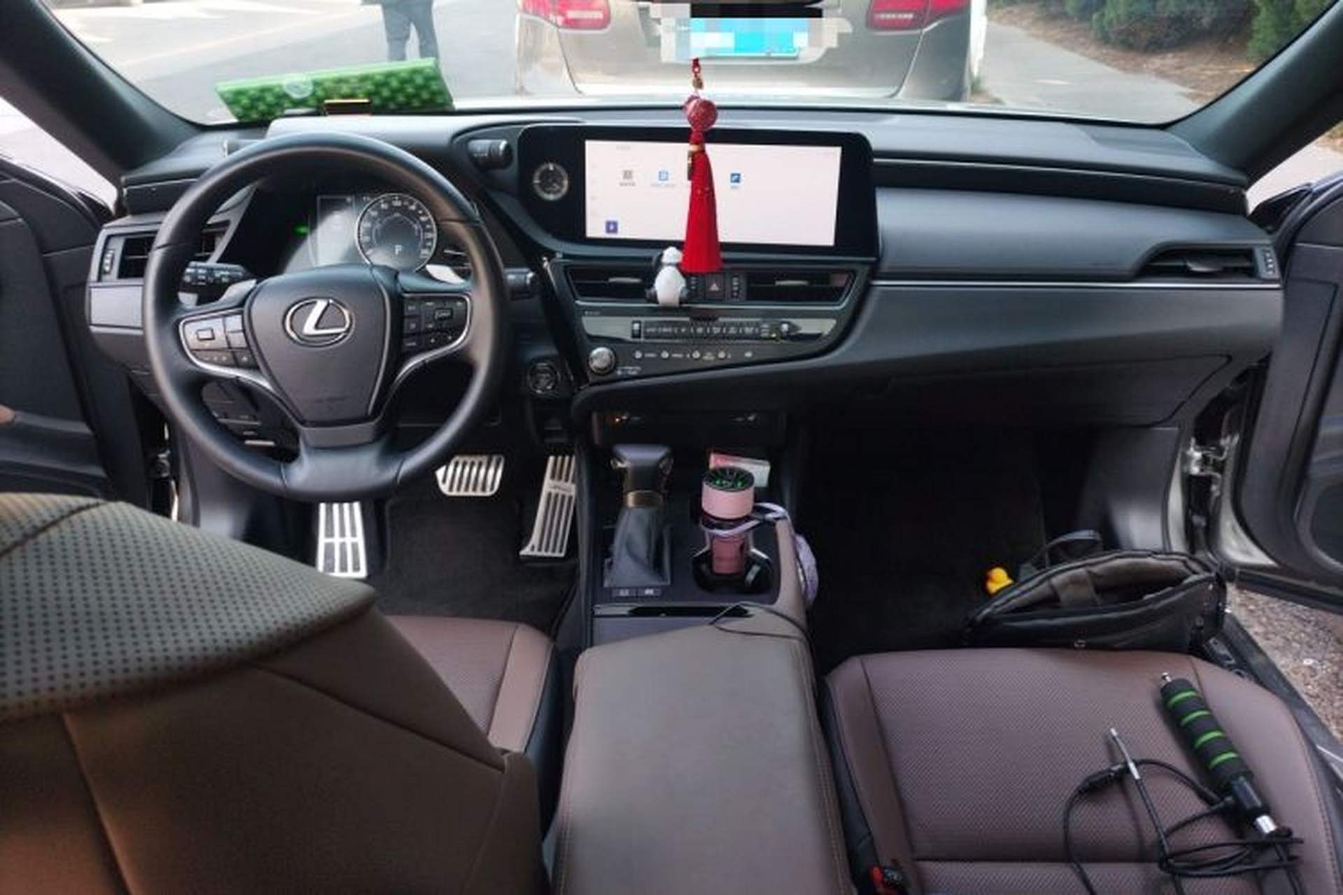 Used Lexus ES 2022 300h Excellence Edition Center Console