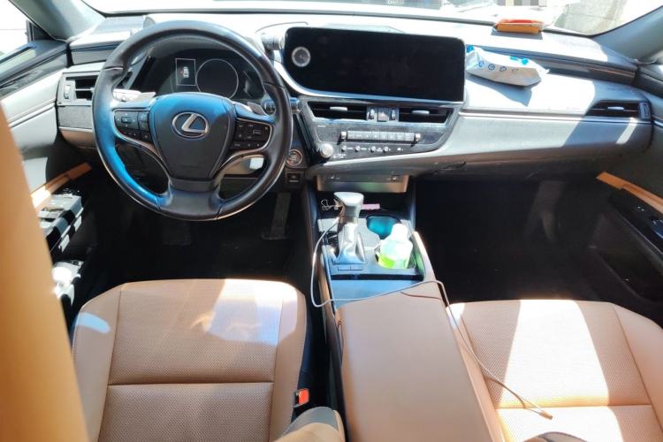 Used Lexus ES 2022 200 Excellence Edition Center Console