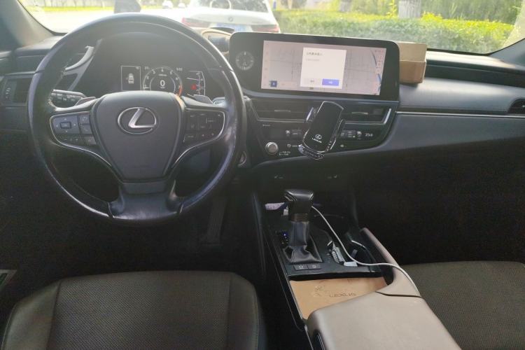 Used Lexus ES 2022 200 Excellence Edition Center Console