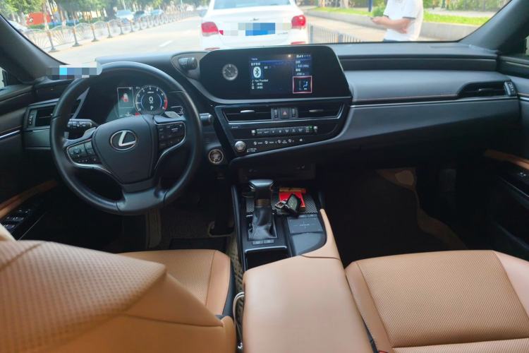 Used Lexus ES 2022 200 Excellence Edition Center Console