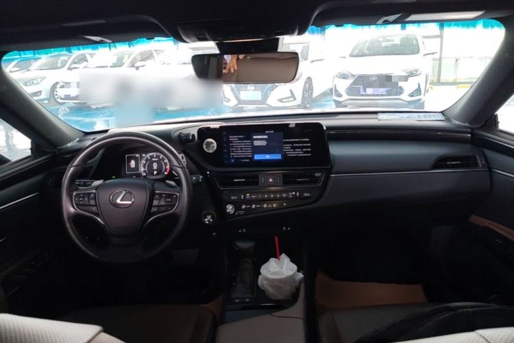 Used Lexus ES 2022 200 Excellence Edition Center Console