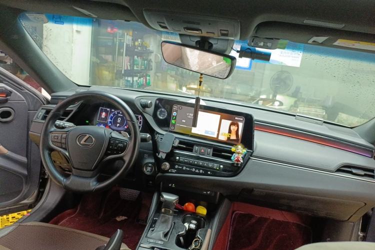 Used Lexus ES 2022 200 Excellence Edition Center Console