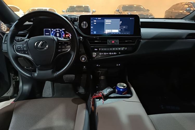 Used Lexus ES 2022 200 Excellence Edition Center Console