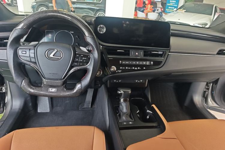 Used Lexus ES 2022 300h Deluxe Edition Center Console
