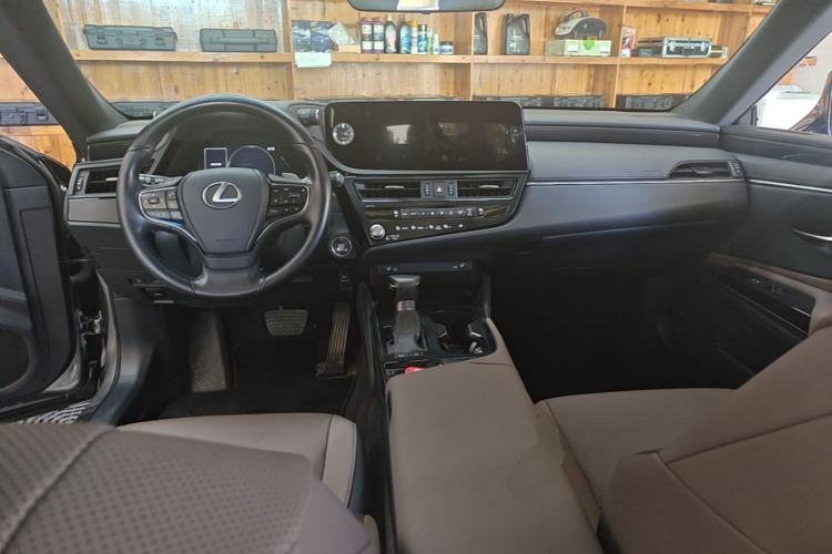 Used Lexus ES 2022 200 Excellence Edition Center Console