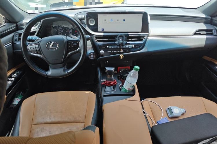 Used Lexus ES 2022 200 Excellence Edition Center Console