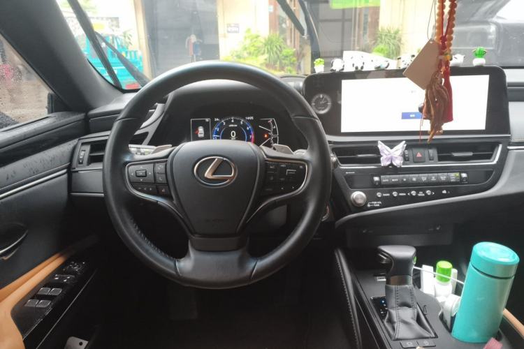 Used Lexus ES 2022 200 Excellence Edition Center Console