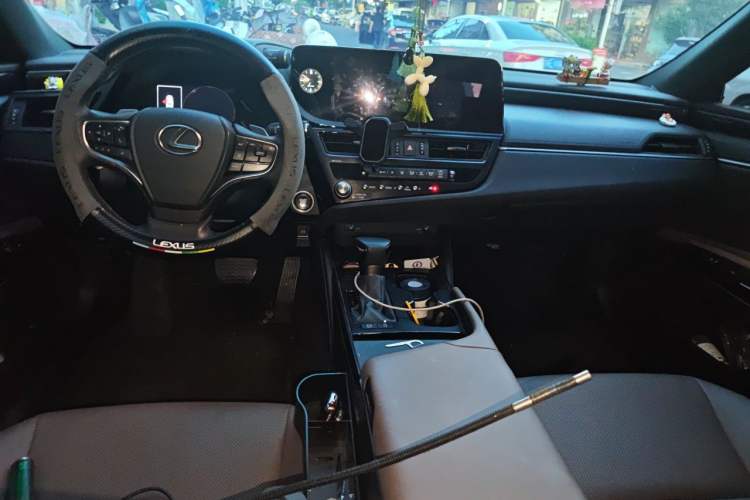 Used Lexus ES 2022 200 Excellence Edition Center Console