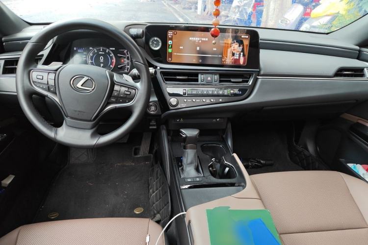 Used Lexus ES 2022 200 Excellence Edition Center Console