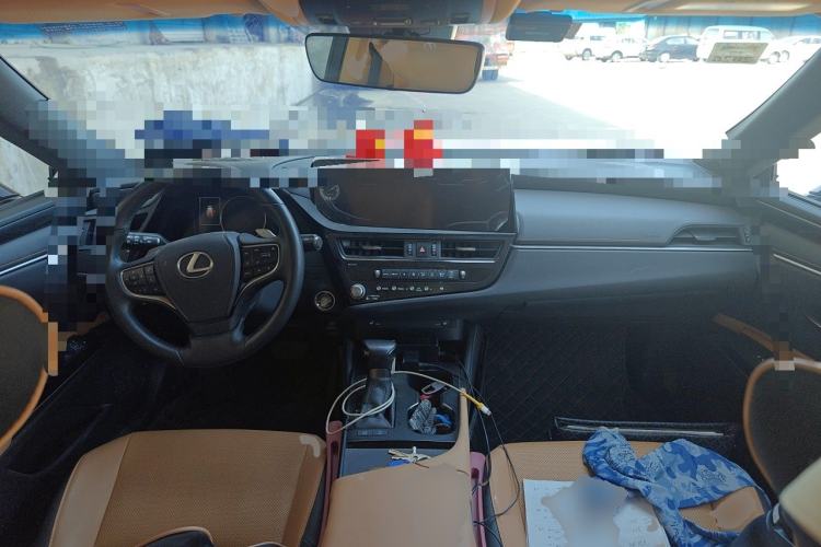 Used Lexus ES 2022 200 Excellence Edition Center Console