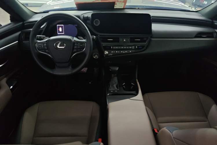 Used Lexus ES 2022 200 Excellence Edition Center Console