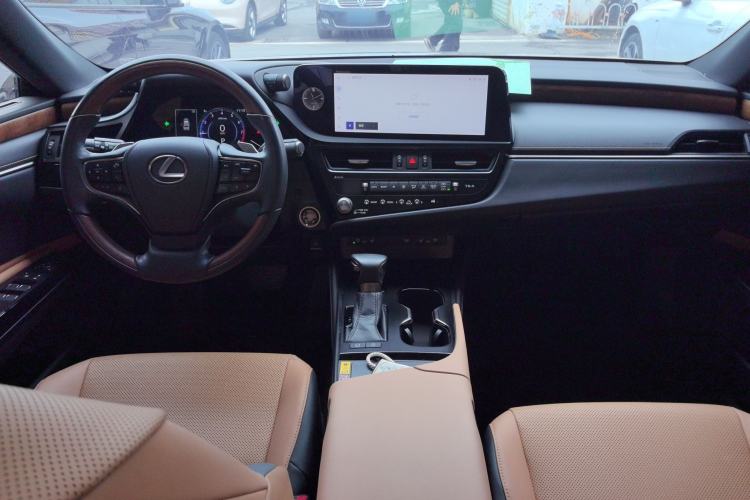 Used Lexus ES 2022 200 Luxury Edition Center Console