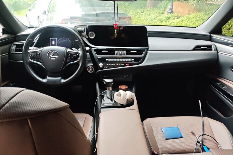 Used Lexus ES 2022 200 Excellence Edition Center Console